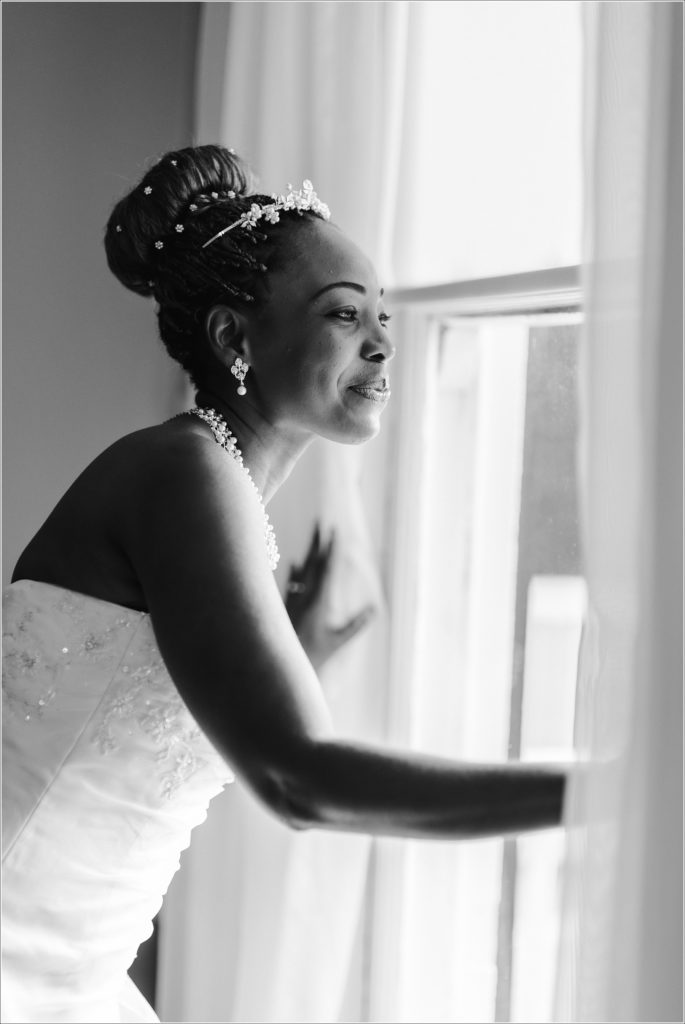 bride gets ready at kings contrivance restaurant